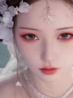 看到他和小三的结婚证，我送了一个花圈过去